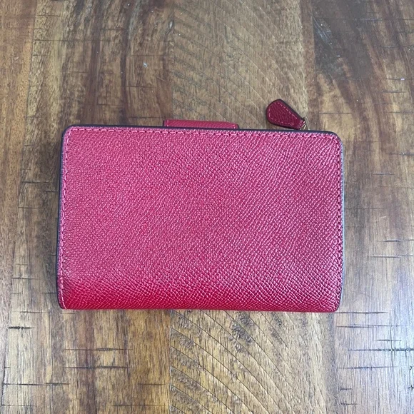 *NWOT*Authentic COACH Gold/Red Leather Med. Corner Zip Wallet Style No. 6390 - Picture 2 of 4